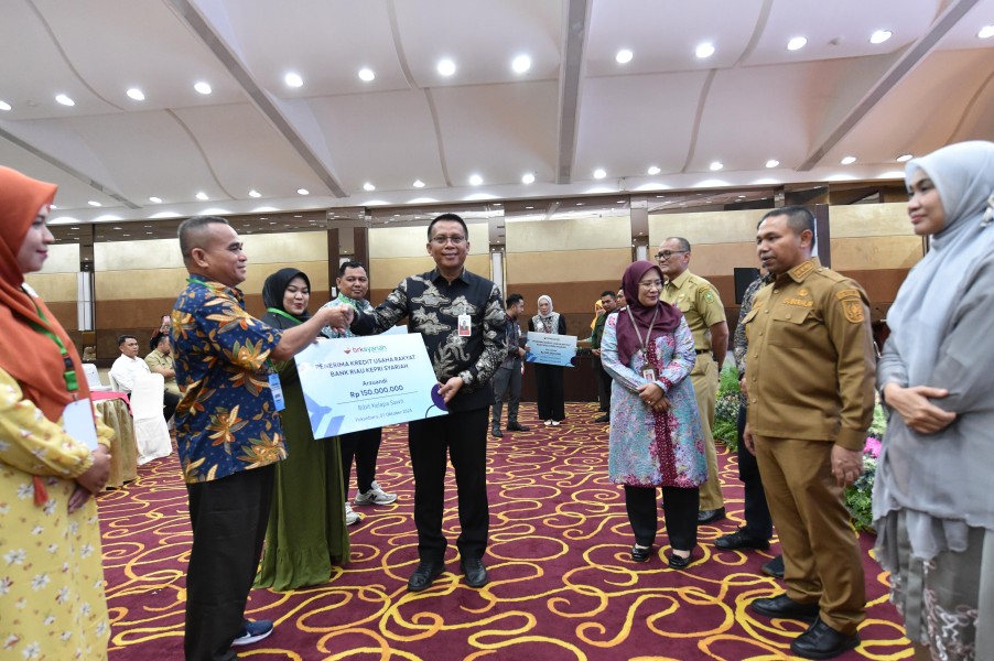 BRK Syariah dan Pemerintah Provinsi Riau Ikuti Akad Massal KUR 800.000 Debitur dan Peluncuran Kredit Program Perumahan