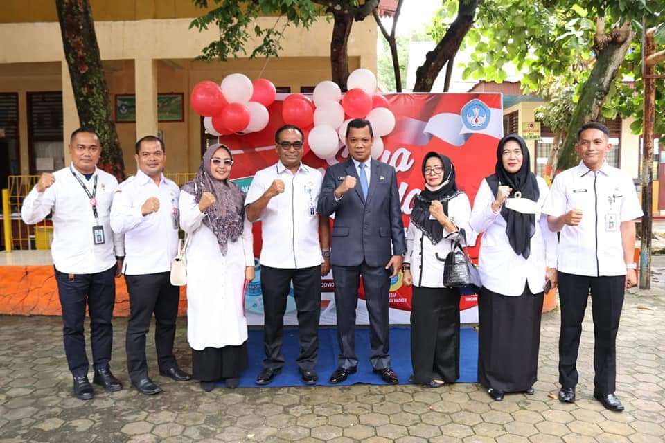 Pj Wali Kota Tinjau Vaksinasi Covid-19 di SDN 036 Pekanbaru