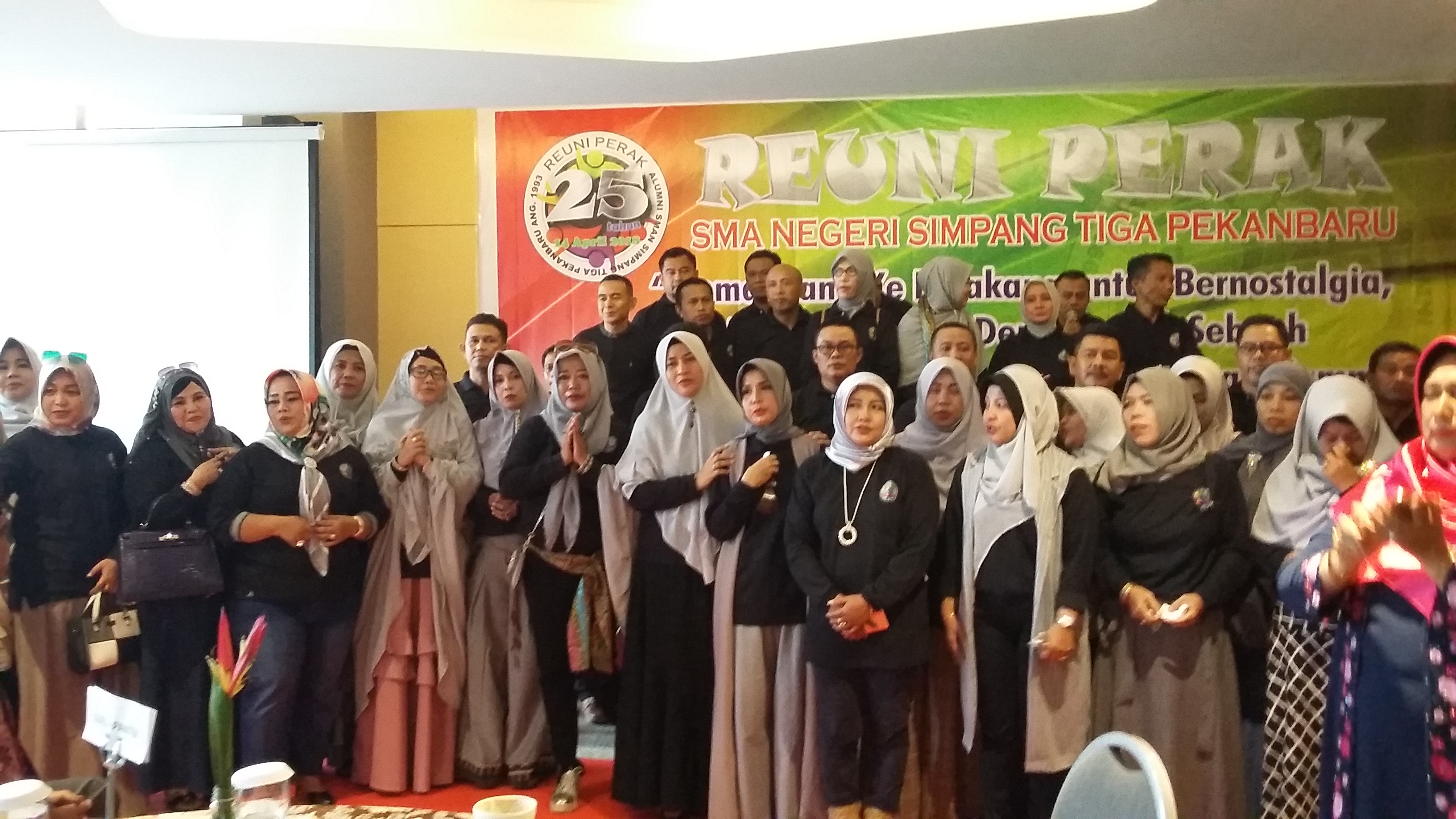 Alumni Angkatan 93 SMAN Simpang Tiga Adakan Reuni Perak