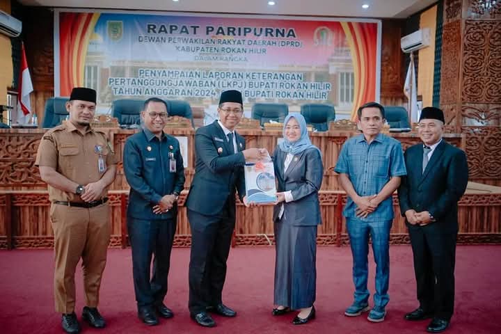 Wakil Bupati Rokan Hilir Sampaikan LKPJ Bupati Tahun 2024 di Hadapan Anggota DPRD
