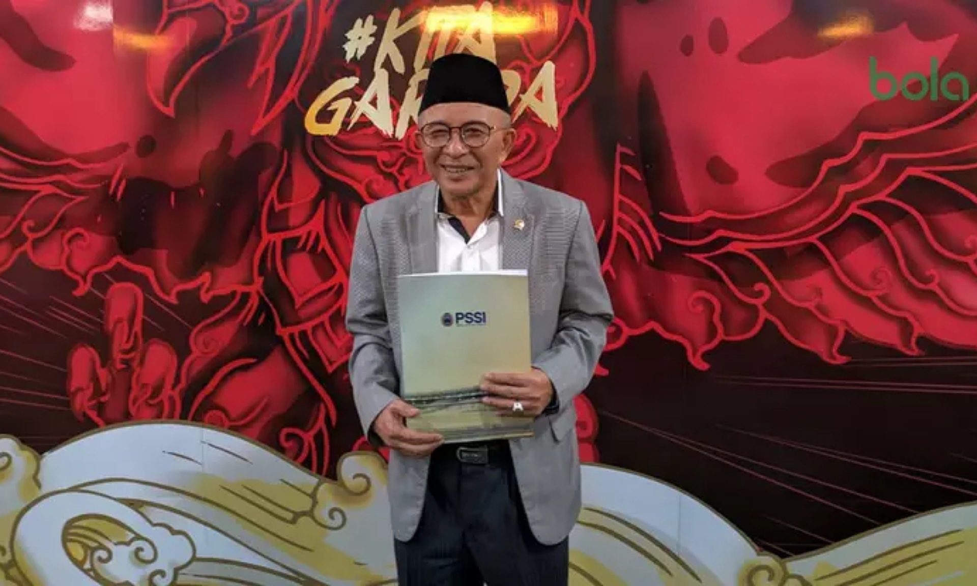 Refrizal Ambil Formulir Calon Ketua Umum PSSI