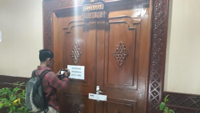 Ruang Kerja Gubernur Aceh Disegel KPK, Tender Disetop Sementara