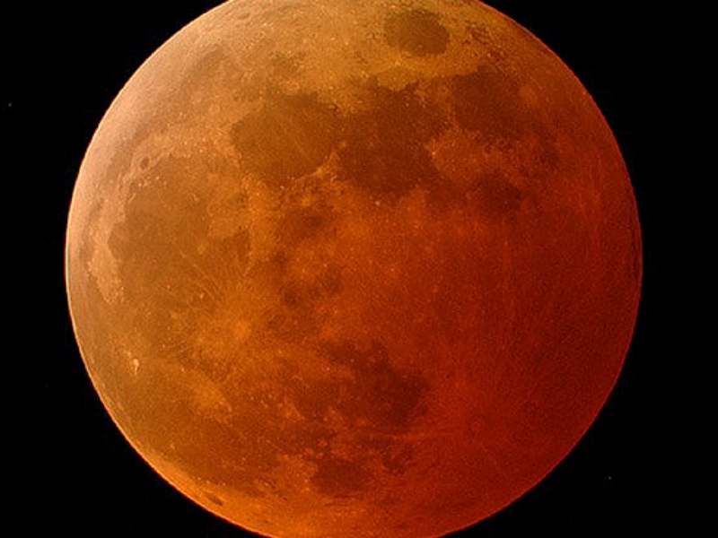 BMKG Prediksi Gelombang Akan Tinggi Saat Gerhana Bulan Total