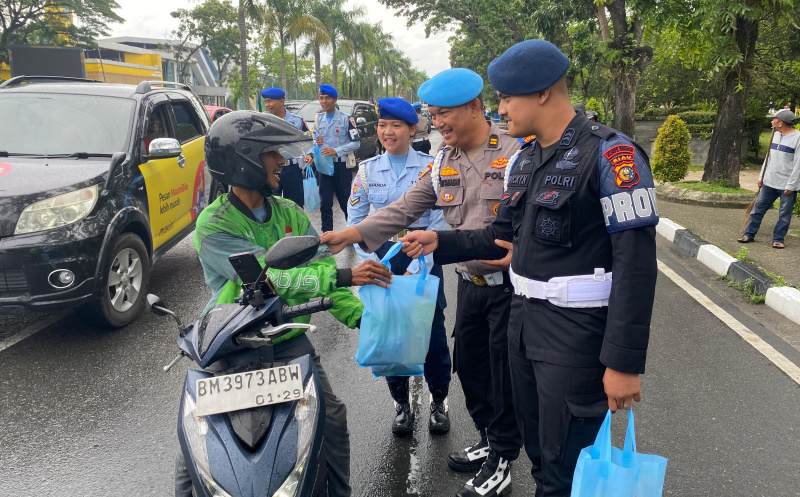 TNI-Polri di Riau Gelar Patroli dan Bakti Sosial Bersama, Wujudkan Sinergitas dan Soliditas Antar Instansi