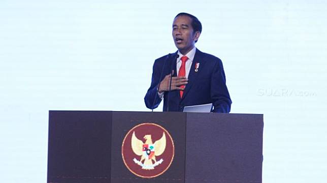 Buru Penyebar Hoaks Dirinya PKI, Jokowi: Ketemu Saya Gebuk!