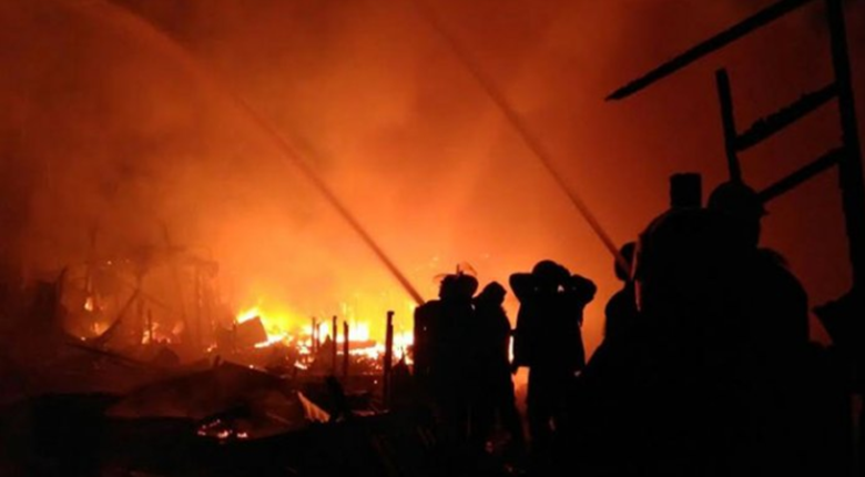 Puluhan Rumah Terbakar di Rohil, 2 Warga Terluka