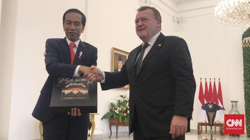 Presiden Jokowi Tebus Album Vinyl Metallica ke Negara