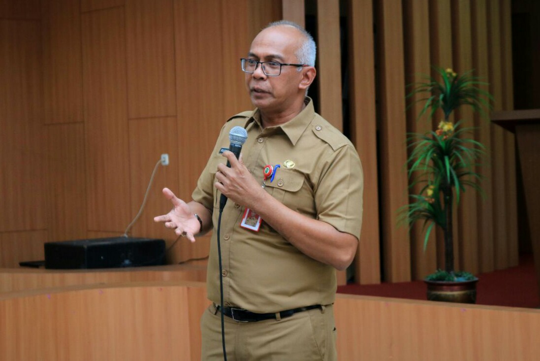 Serahkan SK Jabatan Fungsional Guru, Kadisdik Riau Minta Guru Jangan Mengejar Jabatan Struktural