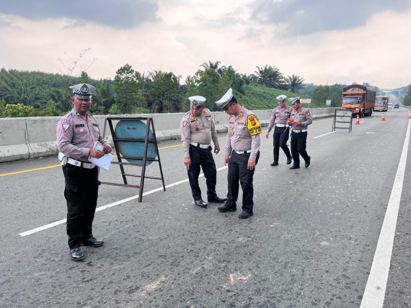 Mobil Bus Seruduk Tronton di Jalan Tol Pekanbaru-Dumai, Ini Penjelasan Kasat Lantas