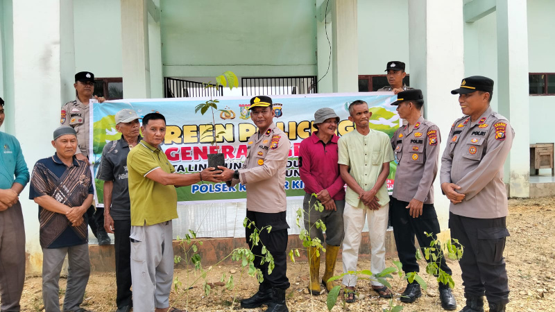 Polsek Kampar Kiri dan Ninik Mamak Bersinergi, Tanam Pohon Wujud Nyata Green Policing