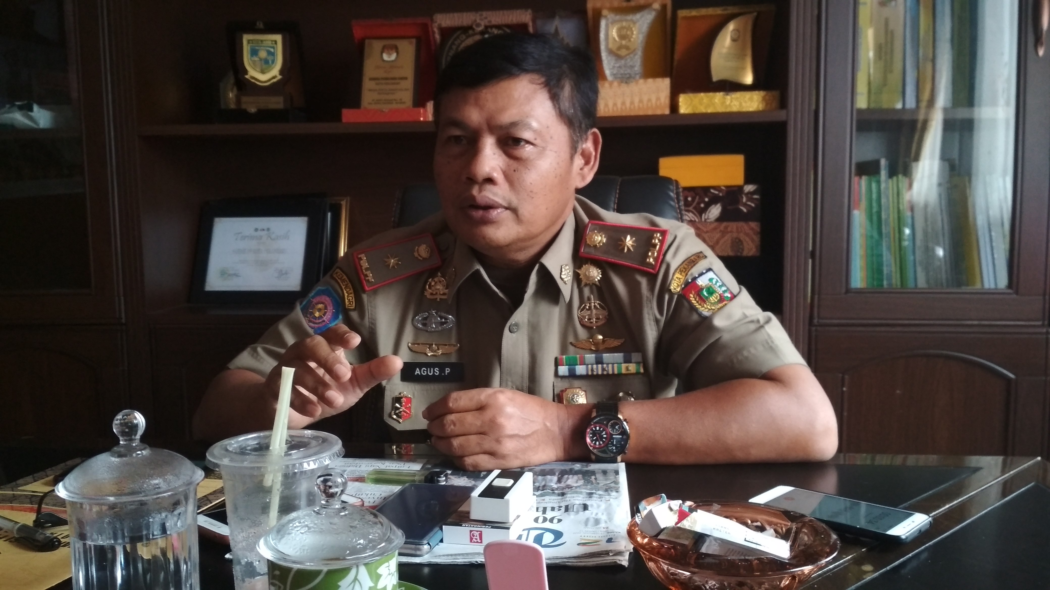 Satpol PP Pukul Rata Sanksi Tegas Pelaku Usaha Membandel saat PSBB di Pekanbaru