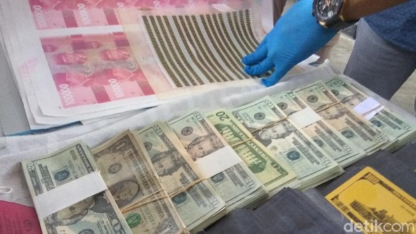 Polisi Tangkap Sindikat Pencetak Dolar Palsu Senilai Rp 10 M