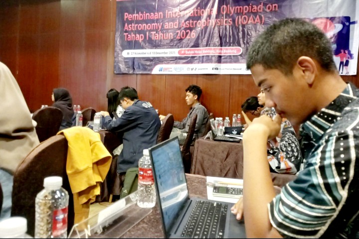 Seleksi Wakili Indonesia, Aldo Siswa SMAN 8 Pekanbaru Ikut Pembinaan IOAA di Bandung.