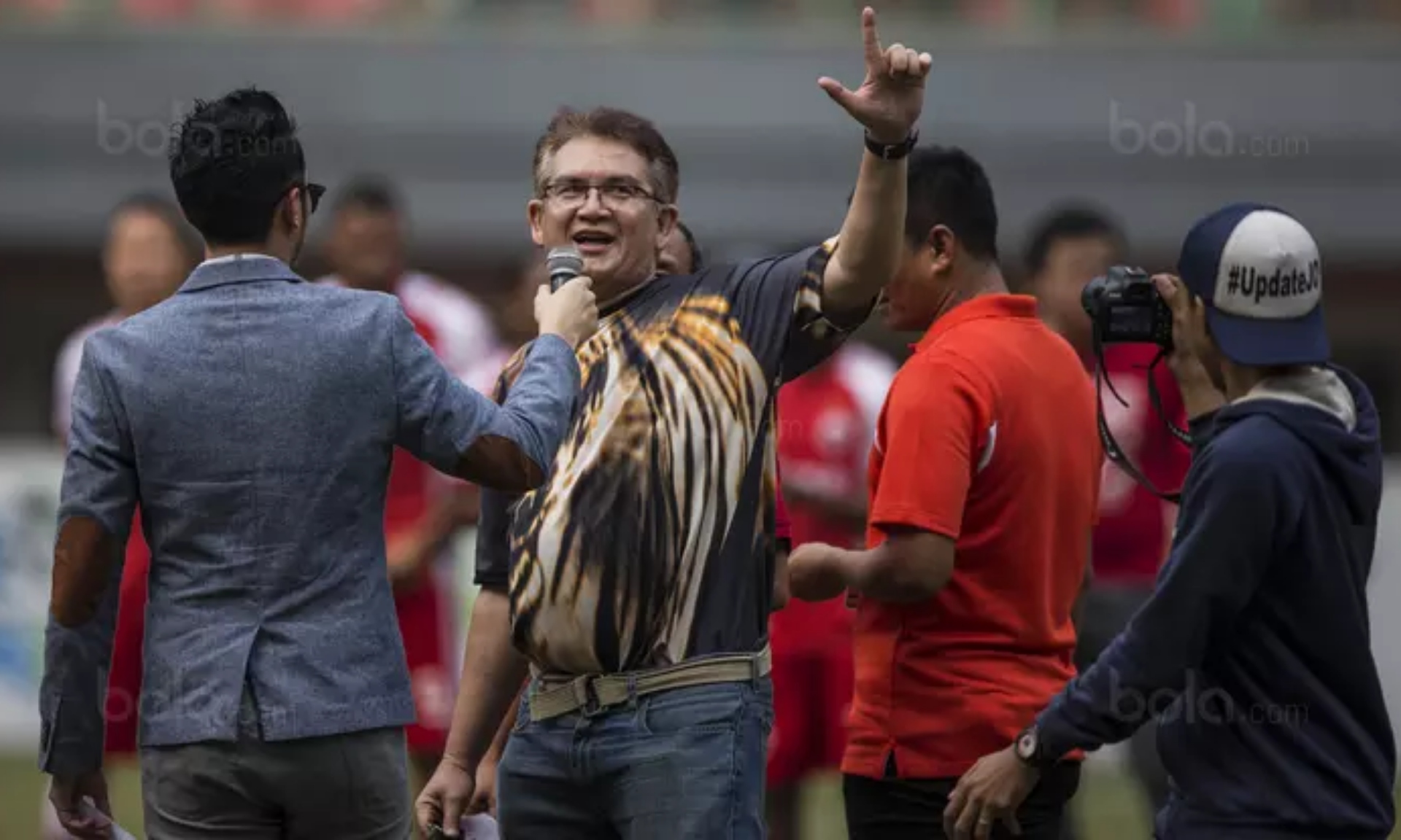 Sepak Bola Indonesia Bermasalah, Ferry Indrasjarief Ajak Jakmania Tetap Nikmati Pertandingan