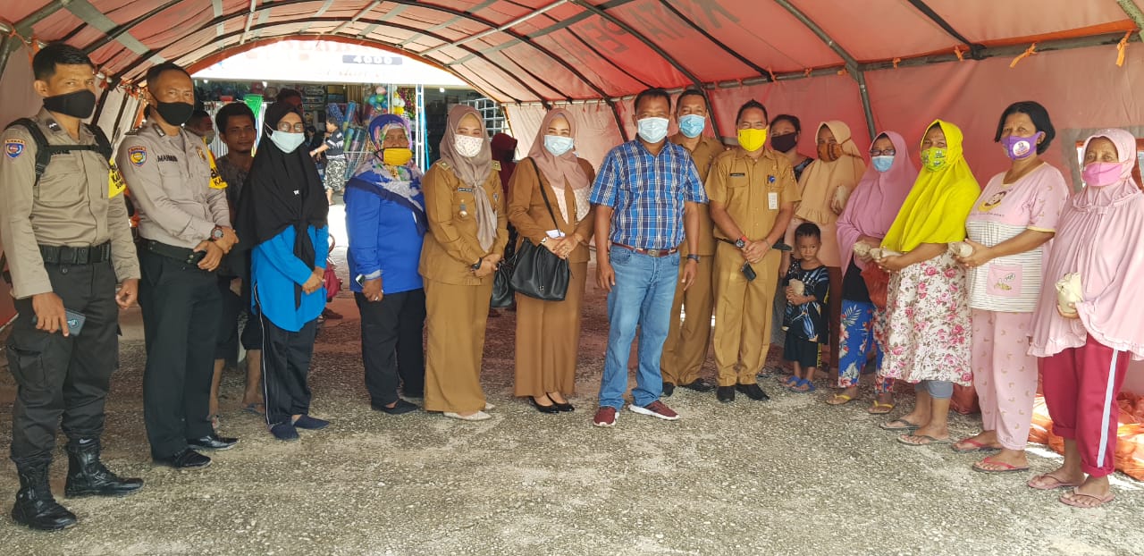 Ketua Fraksi Demokrat Kota Pekanbaru Bantu Korban Banjir di Kelurahan Limbungan
