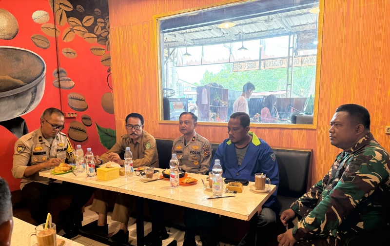 Kapolsek Kandis dan Upika Berikan Dukungan untuk Kemajuan Kualitas Hidup Masyarakat Suku Sakai