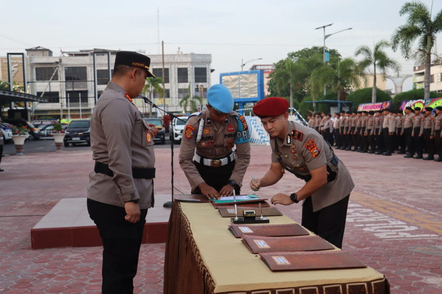 Kapolres Dumai Pimpin Sertijab Kasat dan Kapolsek