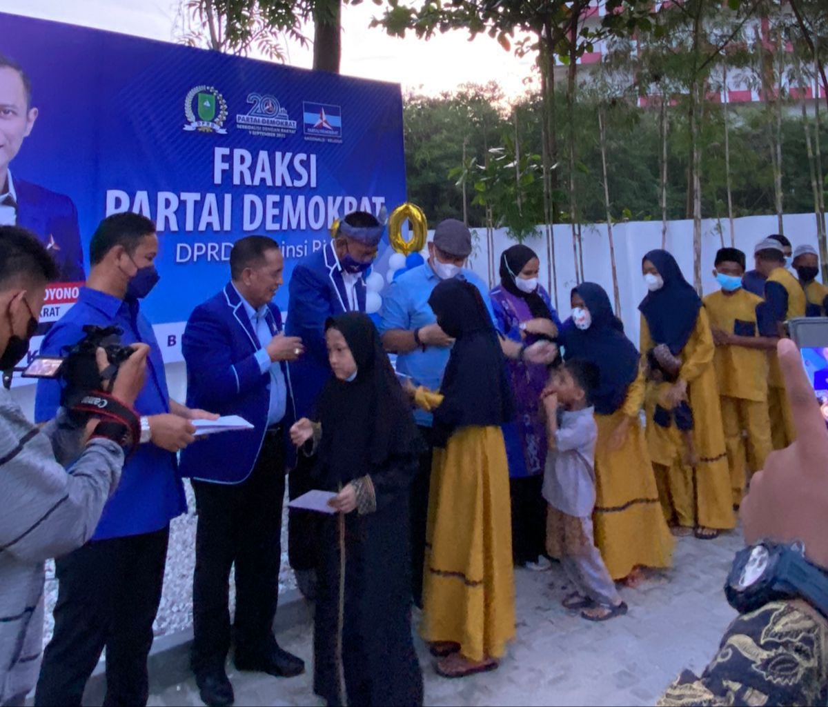 Peringatan 20 Tahun Partai Demokrat Fraksi Demokrat DPRD Riau Gelar Sukuran Bersama Anak Yatim dan Wartawan