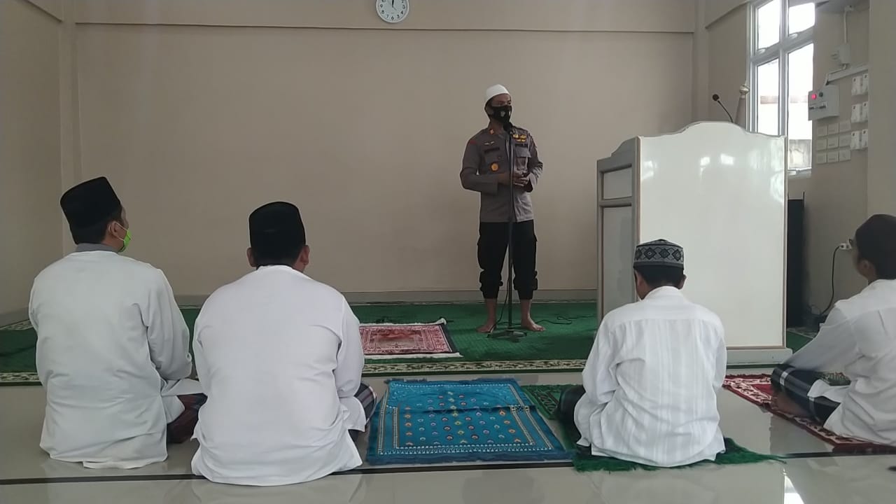 Kapolsek Ukui Ajak Jamaah Masjid Terapkan Protokol Kesehatan
