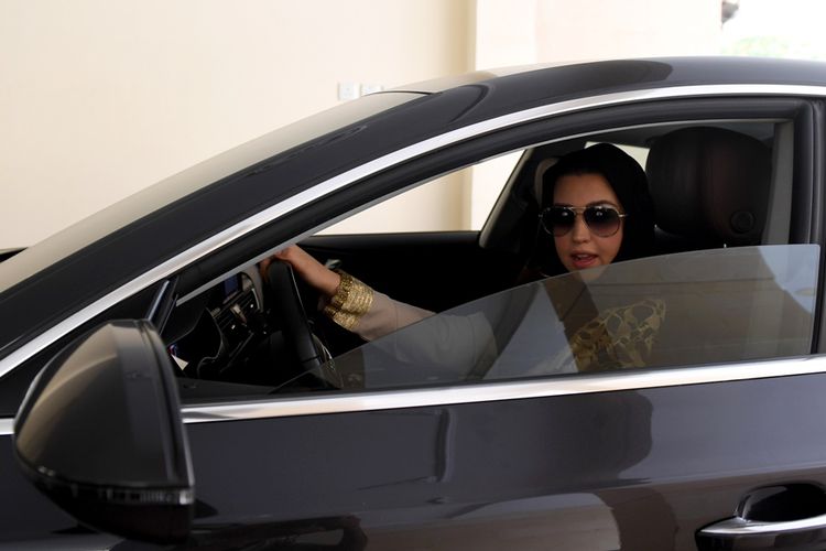 Perempuan Resmi Boleh Mengemudikan Kendaraan di Jalanan Arab Saudi