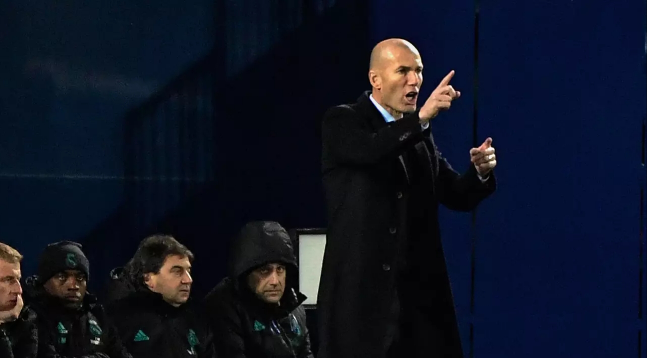 Bayern Diminta Bajak Zidane dari Real Madrid