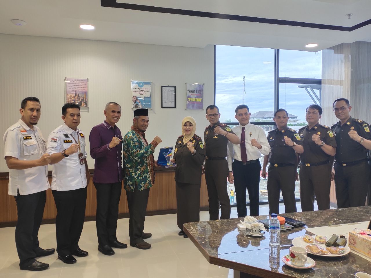 Ketua DPRD dan Wakil Ketua Perkuat Sinergi Dengan Kejati Riau