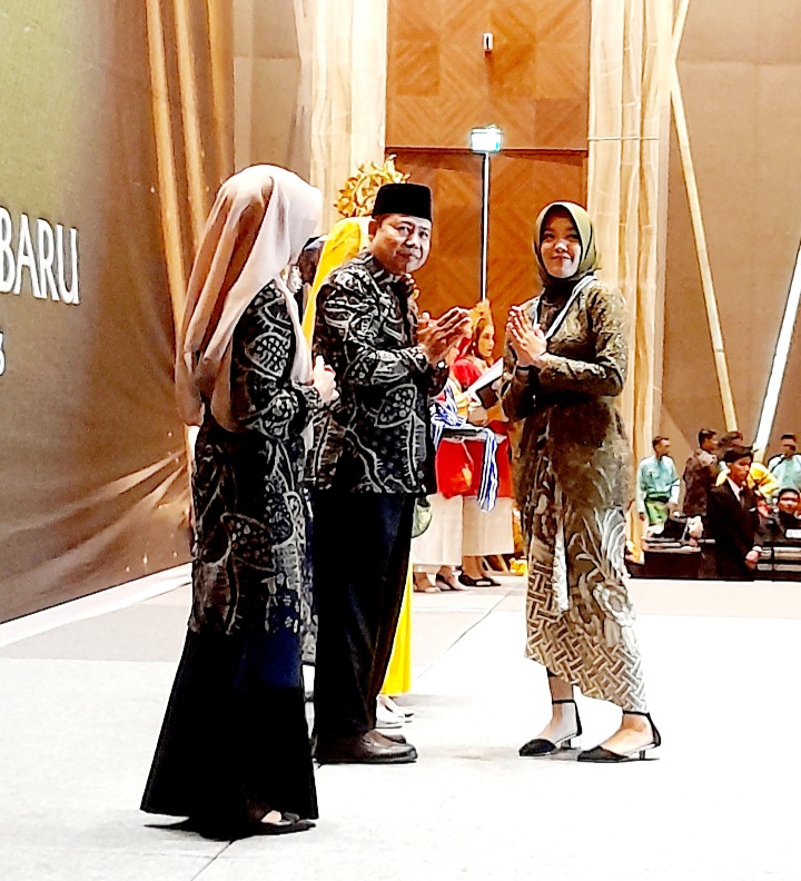 MAN 2 Pekanbaru Serahkan 312 Siswa ke Orangtua, 98 Siswa Sudah Diterima ke Perguruan Tinggi Ternama