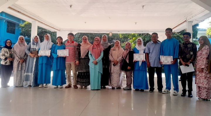 Aulia dan Apip Juara Umum. Ini Cara SMAN 8 Pekanbaru Hargai Siswa Juara Kelas dan Juara Umum