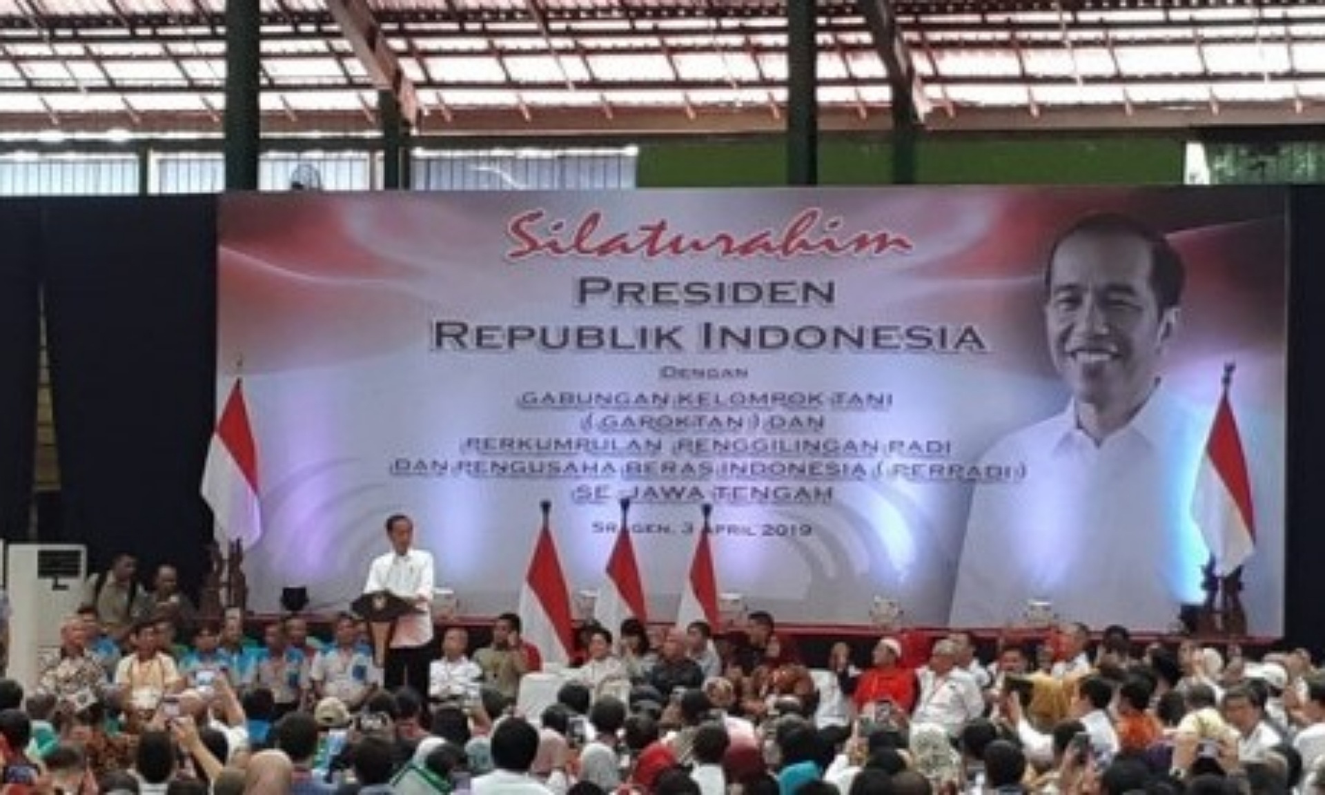 Batal Terima Beras, Jokowi: Kirim 100 Truk Saya Bayar