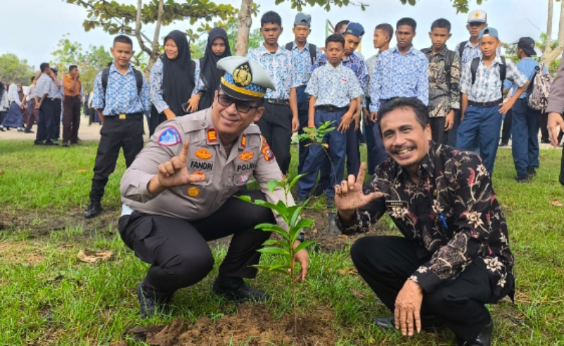 Satlantas Polres Inhil Sosialisasikan Ops Patuh LK 2025 dan Green Policing di SMKN 2 Tembilahan