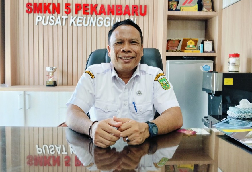 Hari Pertama Pendaftaran SPMB di SMKN 5 Pekanbaru, Kepsek: 235 Calon Murid Mendaftar, Terima 18 Rombel