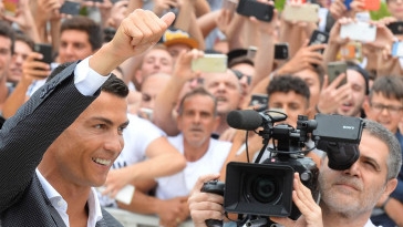Pesan Berbau Tantangan Ronaldo untuk Messi