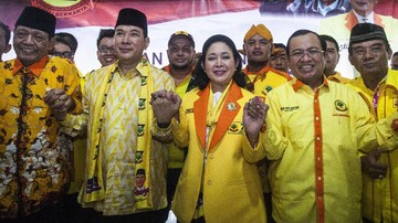 Tommy dan Titiek Soeharto Ikut Antar Prabowo Ambil Nomor Urut