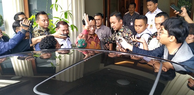 Disinggung Soal Grasi Annas Maamun, Mahfud MD Malah Beri Salam