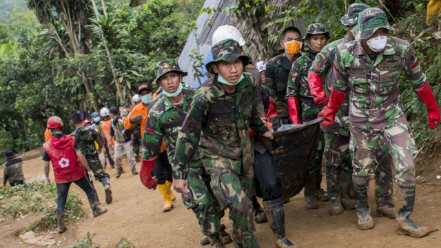 Anggaran TNI Dinilai Perlu Dialokasikan untuk Penanggulangan Bencana