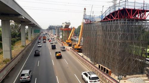 Seluruh Proyek di Tol Jakarta-Cikampek Dihentikan