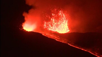 Gunung Api Terbesar di Eropa Erupsi, Dua Bandara Ditutup