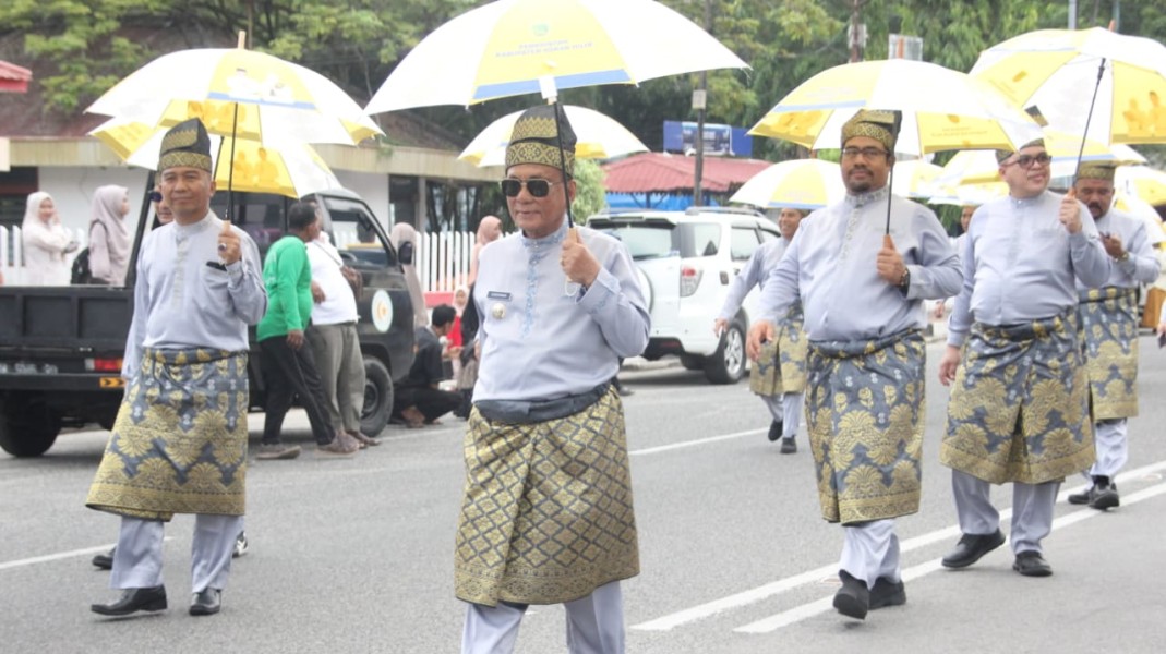 Bupati Bistamam Pimpin Pawai Ta'aruf Kafilah Rokan Hilir, Optimis Juara 1