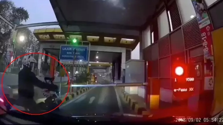 Polda Metro Sulit Lacak Oknum Polisi Terobos Pintu Tol yang Viral