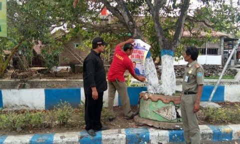 Langgar Aturan, Puluhan APK Dipreteli Bawaslu dan Satpol PP Ponorogo