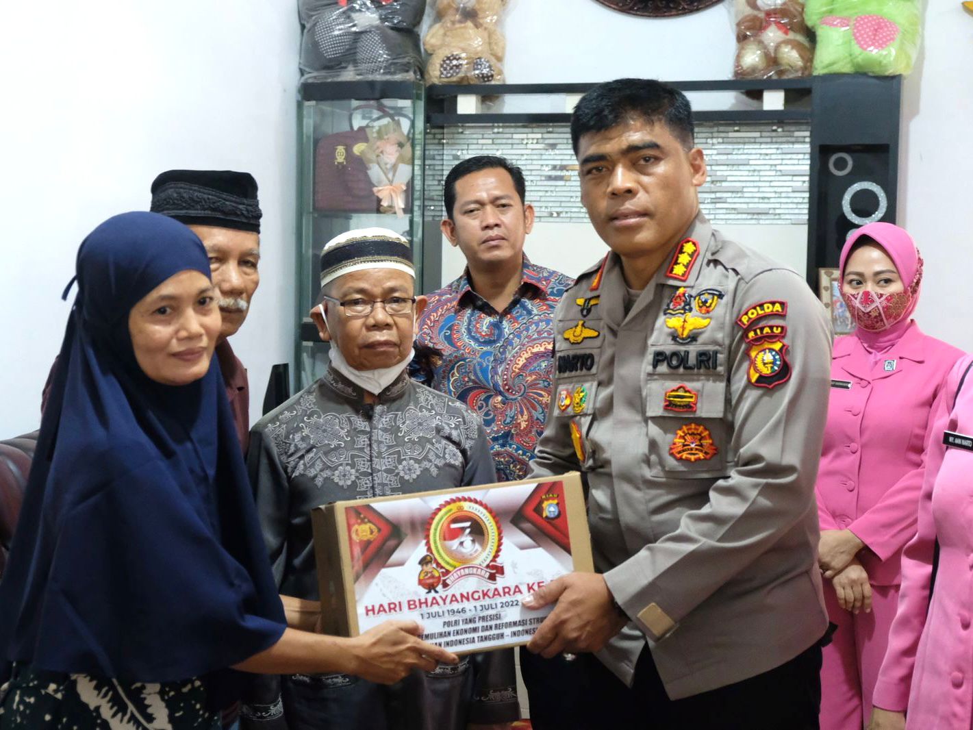 Sempena Hut Bhayangkara Tm Anjang Sana Polda Riau, Kunjungi Keluarga Wartawan Yang Sedang Sakit