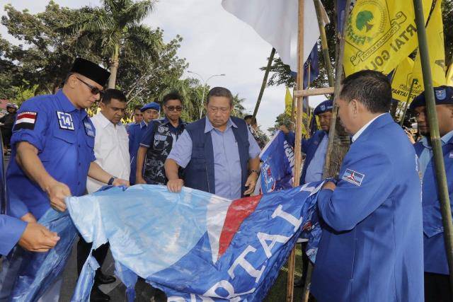 Baliho Dirusak, SBY Minta Seluruh APK Demokrat di Pekanbaru Dicopot