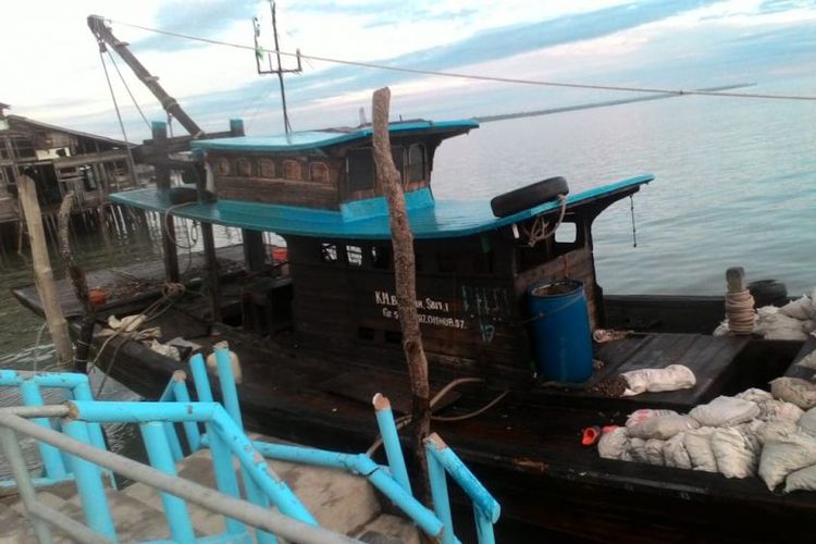 Polisi Tangkap Kapal Pencuri Kerang di Laut Riau, Satu ABK Tewas Ditembak