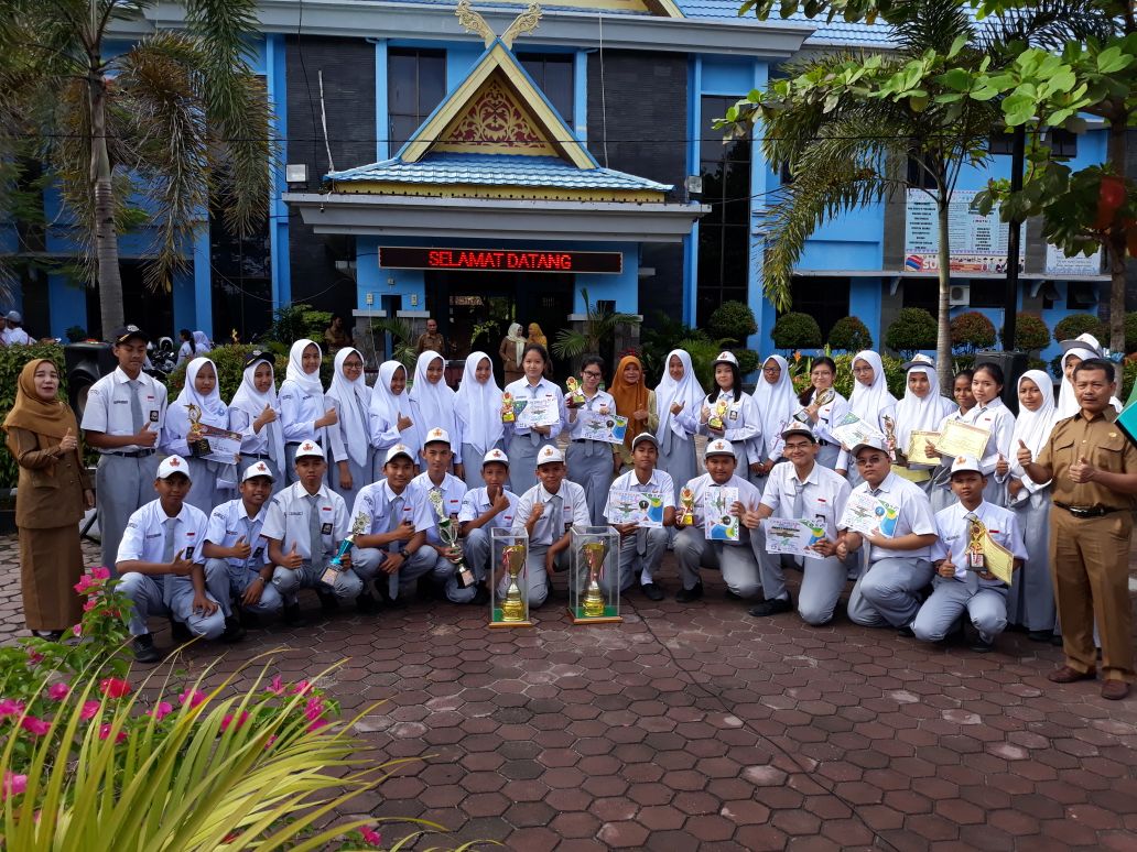 SMAN 8 Rebut Juara Umum Kompetisi Bahasa Inggris se Sumatera