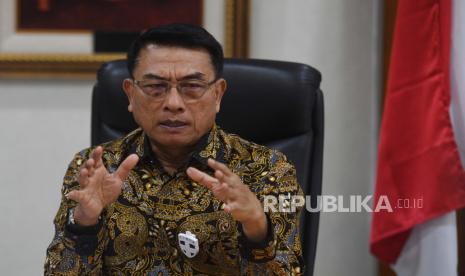 Jokowi Diberi Sepeda Lipat Edisi Khusus Sumpah Pemuda