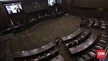 Uji Formil UU Ciptaker, Hakim MK Diminta Tak Takut PresidenPresidenm