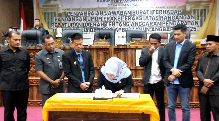 Rapat Paripurna Jawaban Bupati Rohil Atas Pandangan Umum Fraksi fraksi DPRD Rohil terkait Ranperda APBD 2025