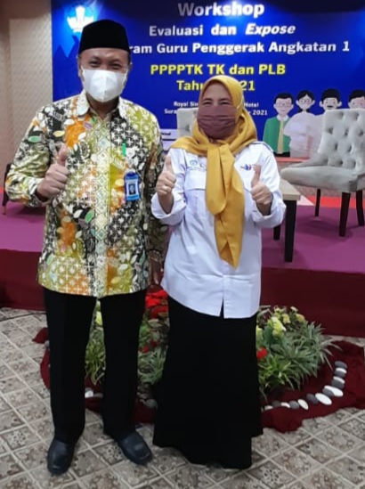 Guru SMAN 4 Pekanbaru Ikuti Kegiatan Evaluasi dan Expose PGP Angkatan I di Surabaya