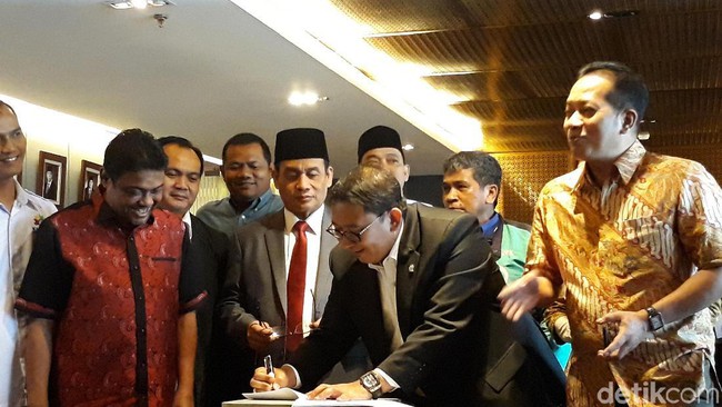 Fadli Zon: Jokowi Panik