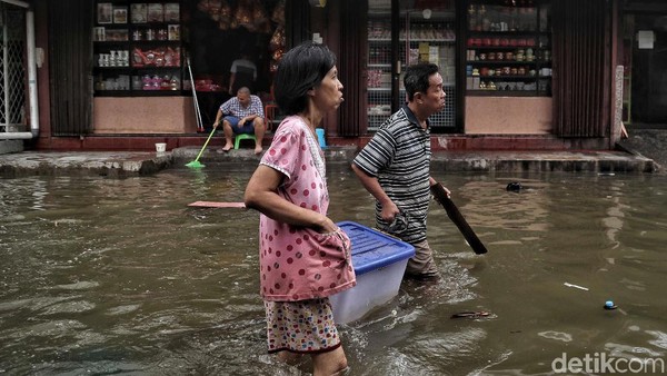 Gerindra Puji Respons Pemerintah soal Banjir, PDIP Kritik Anies